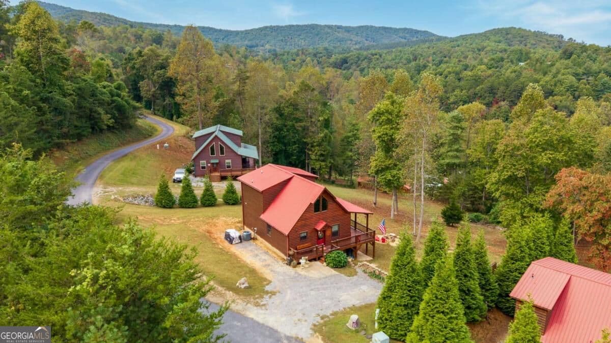 2 bedroom, 2 bathroom, 1,296 sq ft cabin,single family residence for sale at 140 Carolina Fox Circle, Murphy, NC 28906 — photo 2