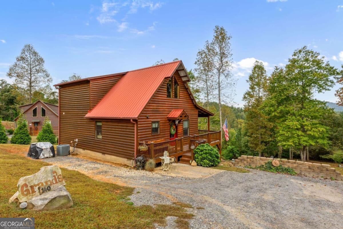 2 bedroom, 2 bathroom, 1,296 sq ft cabin,single family residence for sale at 140 Carolina Fox Circle, Murphy, NC 28906 — photo 8