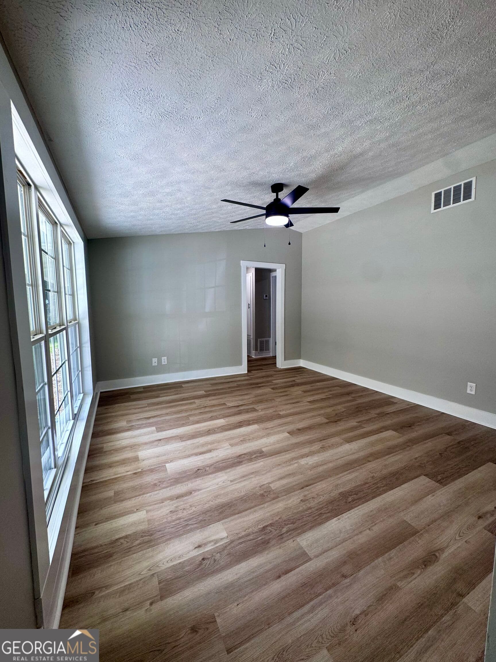 3 bedroom, 2.5 bathroom, 1,362 sq ft single family residence for sale at 855 Emerald Street, Columbus, GA 31904 — photo 3