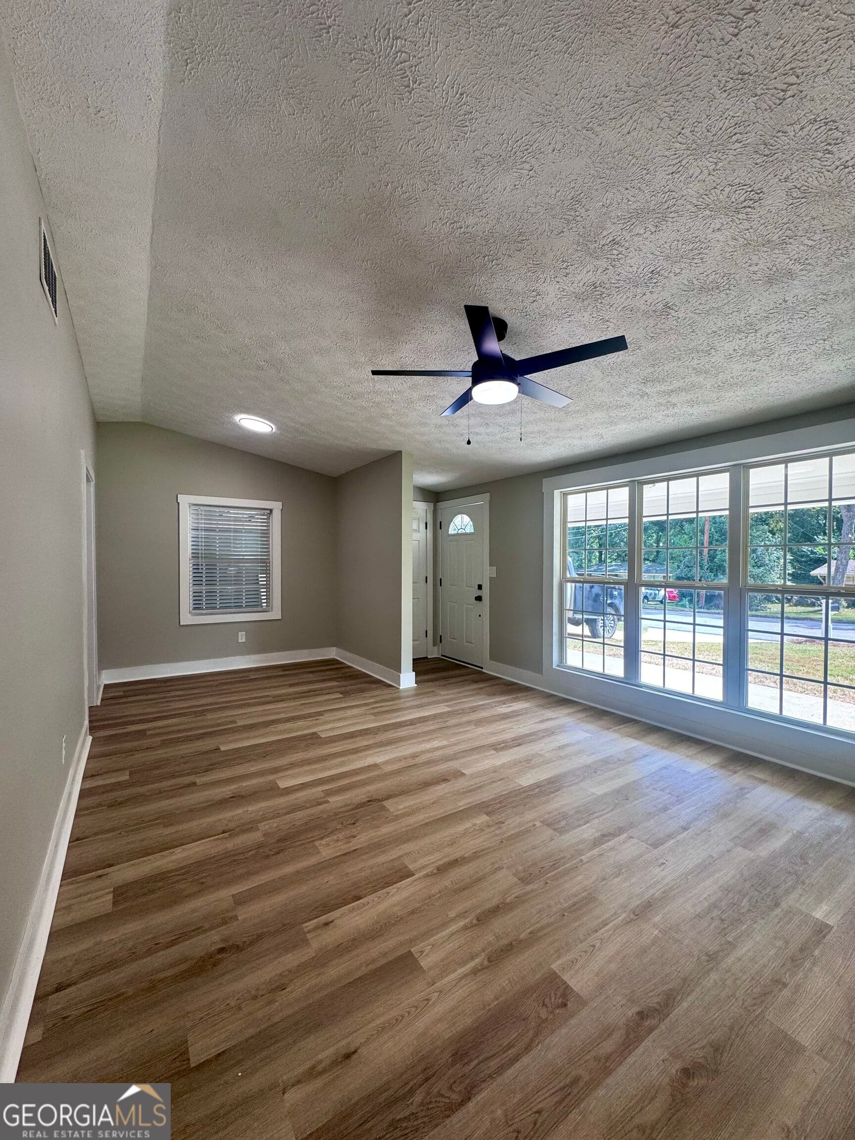 3 bedroom, 2.5 bathroom, 1,362 sq ft single family residence for sale at 855 Emerald Street, Columbus, GA 31904 — photo 4