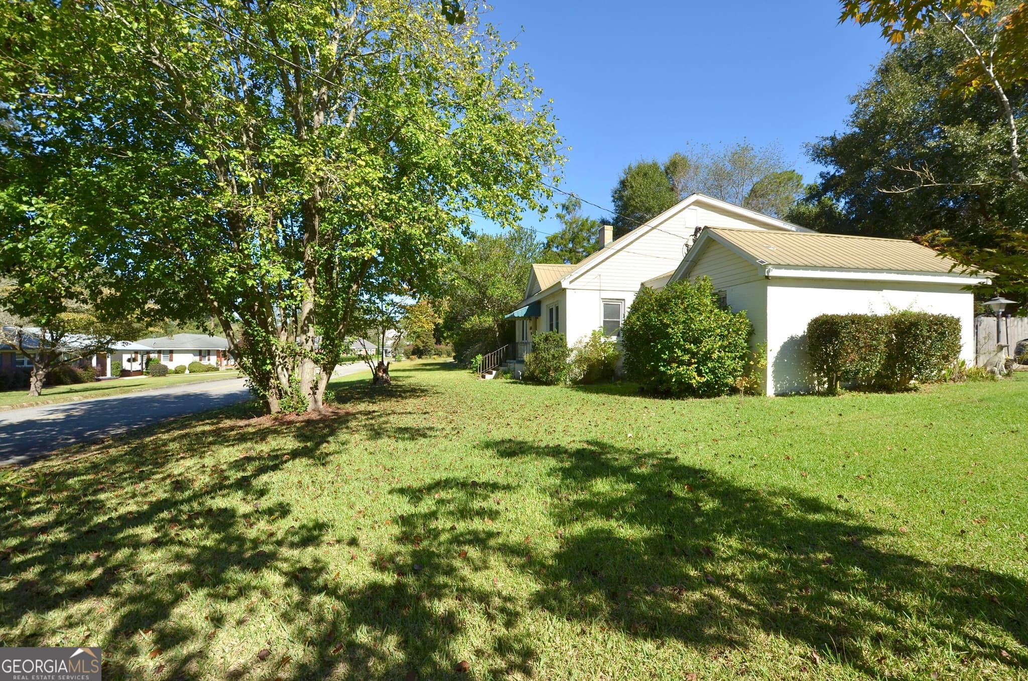 4 bedroom, 2.5 bathroom, 2,343 sq ft single family residence for sale at 5408 Park Street, Eastman, GA 31023 — photo 9