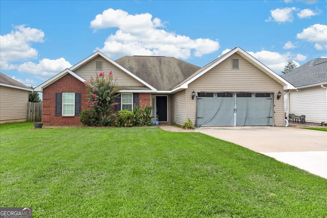 4 bedroom, 2 bathroom, 1,561 sq ft single family residence for sale at 707 Madison Place Parkway, Byron, GA 31008
