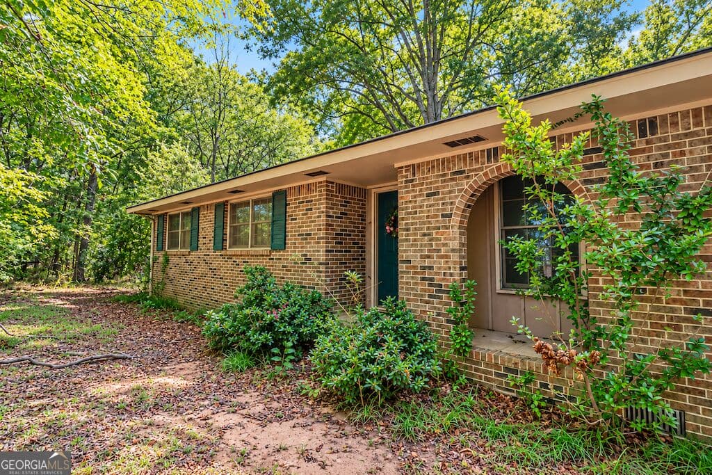 3 bedroom, 2 bathroom, 1,739 sq ft single family residence for sale at 1847 W Hightower Trial, Conyers, GA 30012 — photo 2