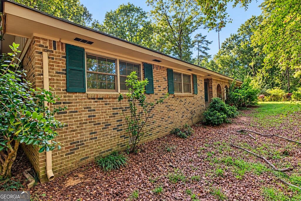 3 bedroom, 2 bathroom, 1,739 sq ft single family residence for sale at 1847 W Hightower Trial, Conyers, GA 30012 — photo 1 of 43