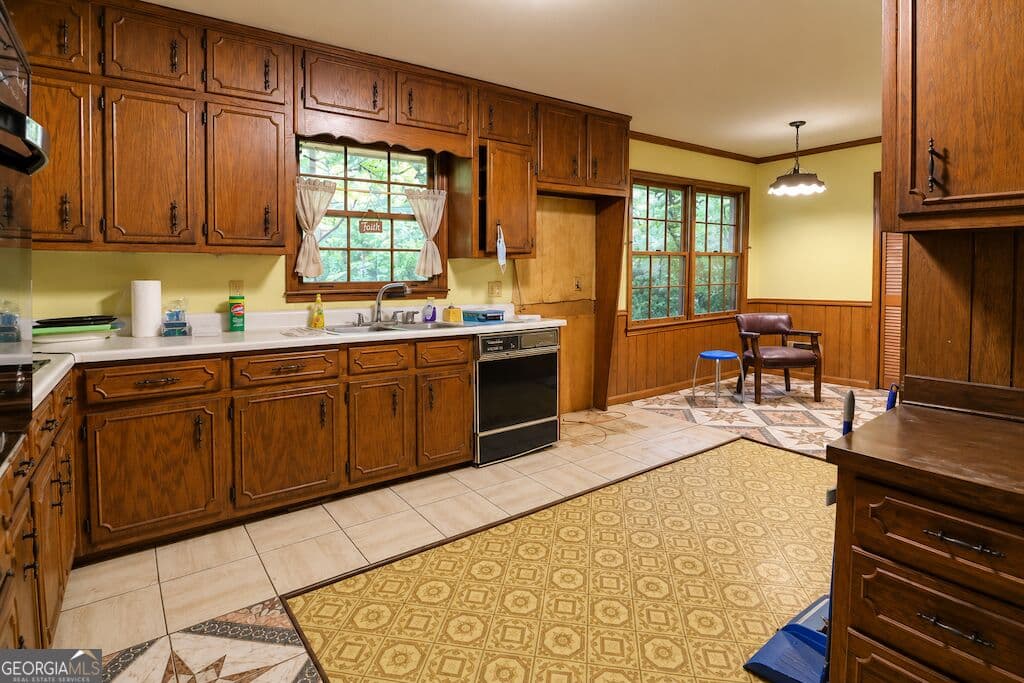 3 bedroom, 2 bathroom, 1,739 sq ft single family residence for sale at 1847 W Hightower Trial, Conyers, GA 30012 — photo 9