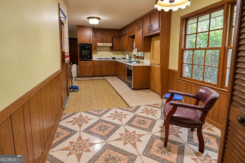 3 bedroom, 2 bathroom, 1,739 sq ft single family residence for sale at 1847 W Hightower Trial, Conyers, GA 30012 — photo 10