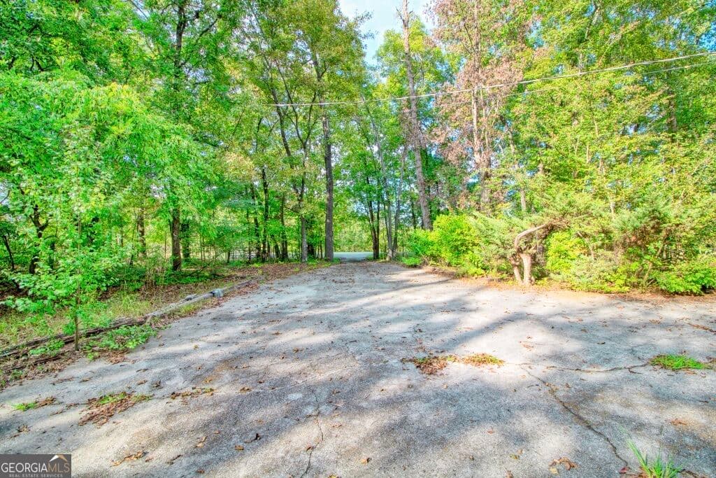 3 bedroom, 2 bathroom, 1,739 sq ft single family residence for sale at 1847 W Hightower Trial, Conyers, GA 30012 — photo 4