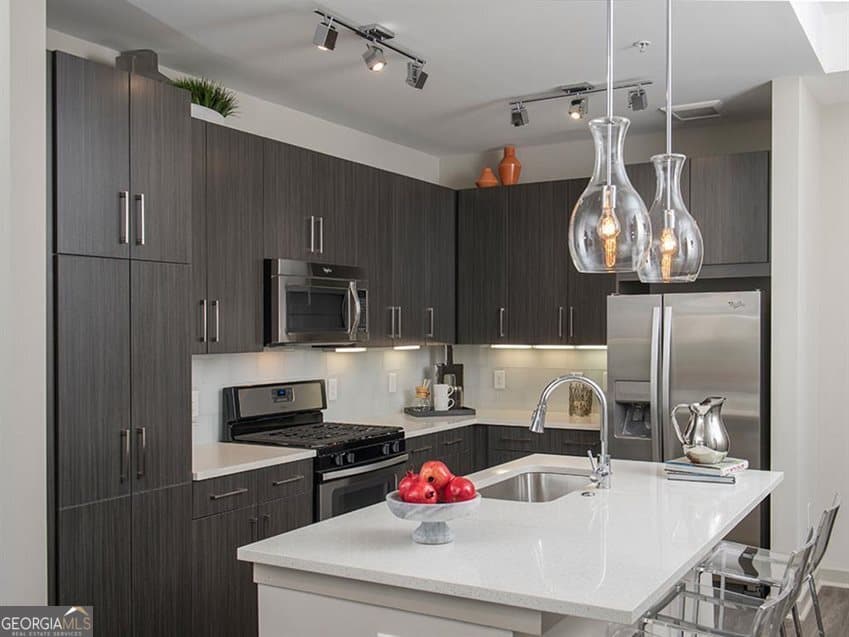 1 bedroom, 1 bathroom, 771 sq ft apartment for rent at 2144 Peachtree Road 404, Atlanta, GA 30309 for $1,583 a month — photo 2