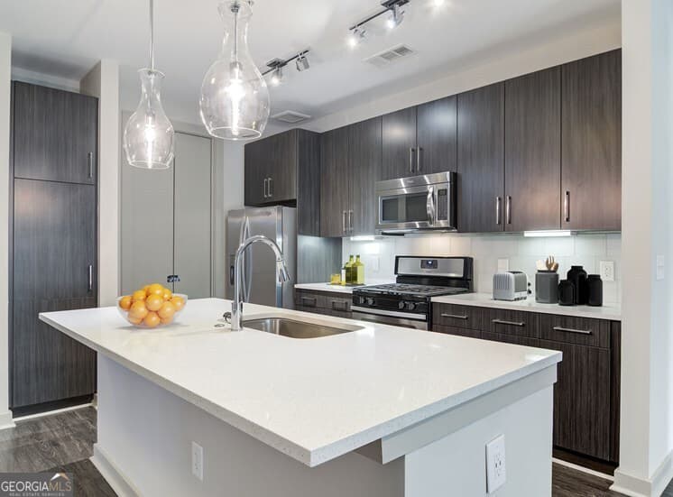 1 bedroom, 1 bathroom, 771 sq ft apartment for rent at 2144 Peachtree Road 404, Atlanta, GA 30309 for $1,583 a month — photo 1 of 37