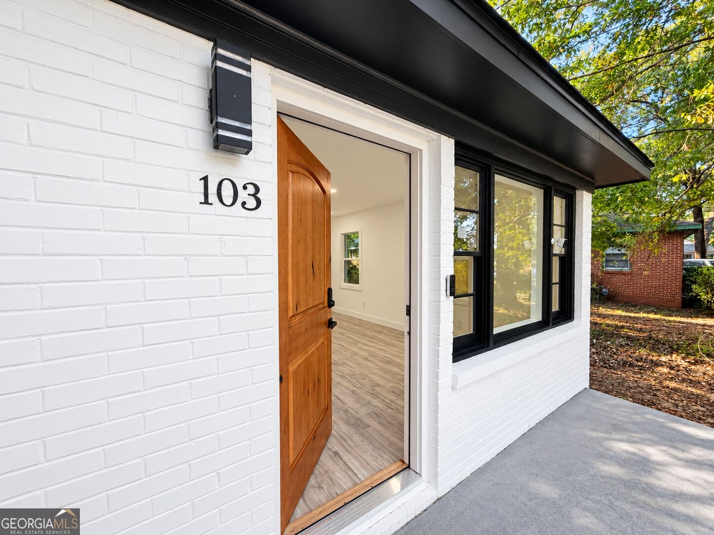 3 bedroom, 2 bathroom, 1,360 sq ft single family residence for sale at 103 Edna Place, Warner Robins, GA 31093 — photo 2