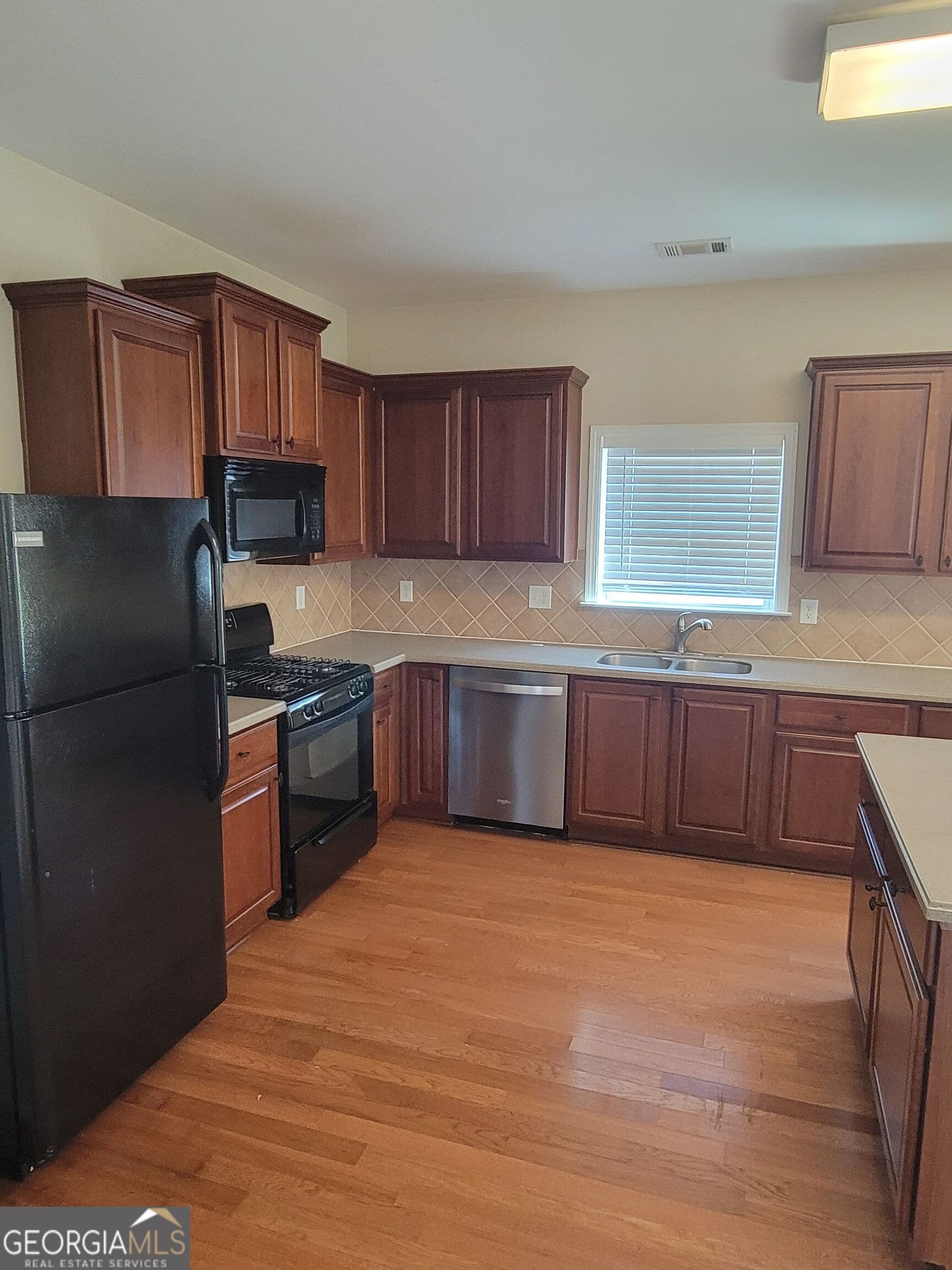 3 bedroom, 2.5 bathroom, 2,870 sq ft single family residence for sale at 3608 Wood Point Way, Gainesville, GA 30507 — photo 7