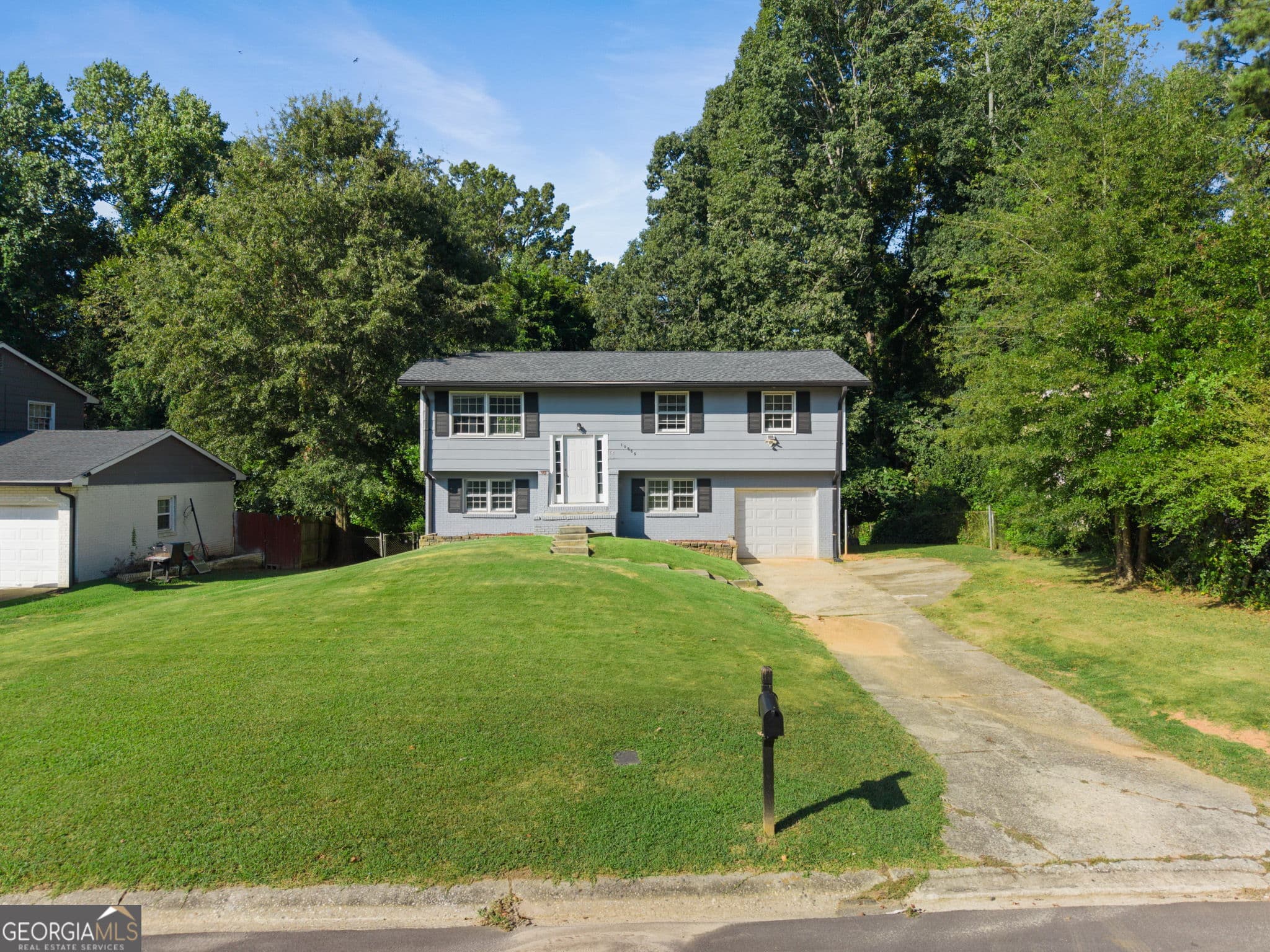 5 bedroom, 2.5 bathroom, 1,608 sq ft single family residence for sale at 10555 Thrasher Road, Jonesboro, GA 30238 — photo 2