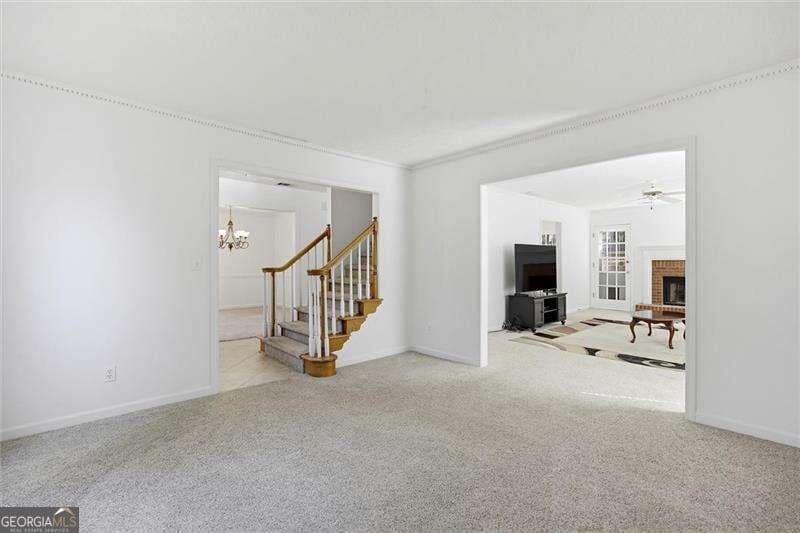 4 bedroom, 2.5 bathroom, 2,152 sq ft single family residence for sale at 5214 Michaels Way, Woodstock, GA 30188 — photo 9