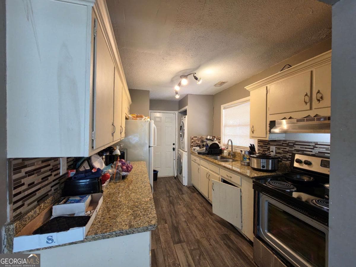 3 bedroom, 2 bathroom, 912 sq ft single family residence for sale at 846 Haven Street, Atlanta, GA 30315 — photo 3