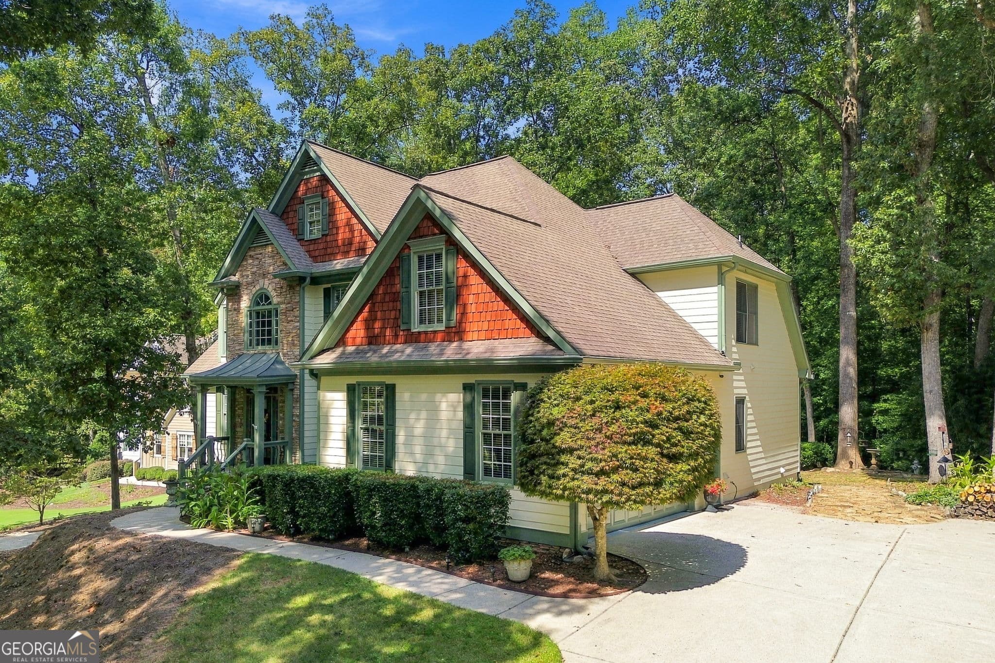 6 bedroom, 4 bathroom, 4,205 sq ft single family residence for sale at 7930 Willow Point, Gainesville, GA 30506 — photo 2