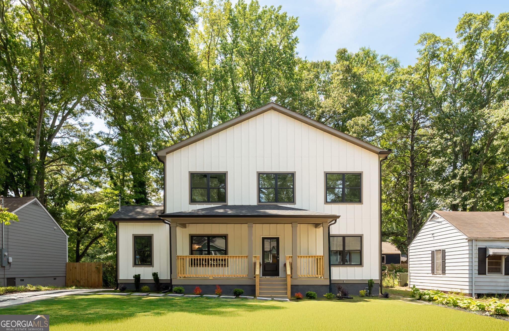 4 bedroom, 3.5 bathroom single family residence sold at 1432 SW BLUEFIELD Drive, Atlanta, GA 30310
