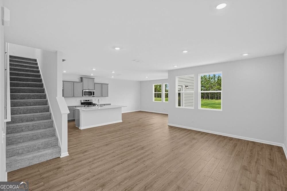5 bedroom, 3 bathroom, 2,598 sq ft single family residence for sale at 212 Groveton Court, Euharlee, GA 30145 — photo 7