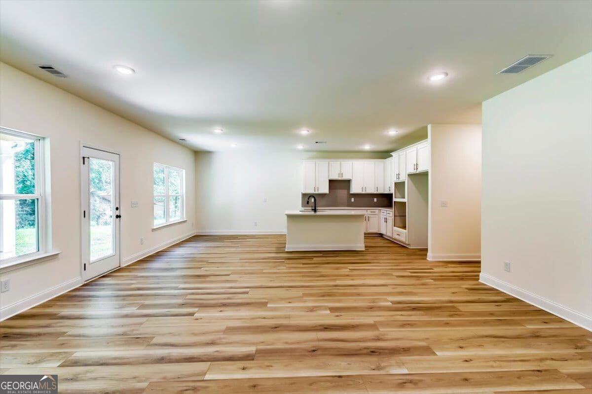 3 bedroom, 2.5 bathroom, 1,966 sq ft single family residence for sale at 427 Windy Lane, Jonesboro, GA 30238 — photo 6