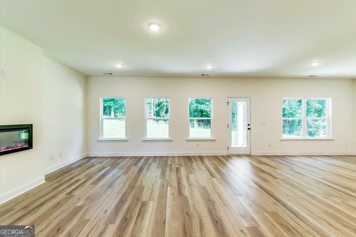 3 bedroom, 2.5 bathroom, 1,966 sq ft single family residence for sale at 427 Windy Lane, Jonesboro, GA 30238 — photo 7