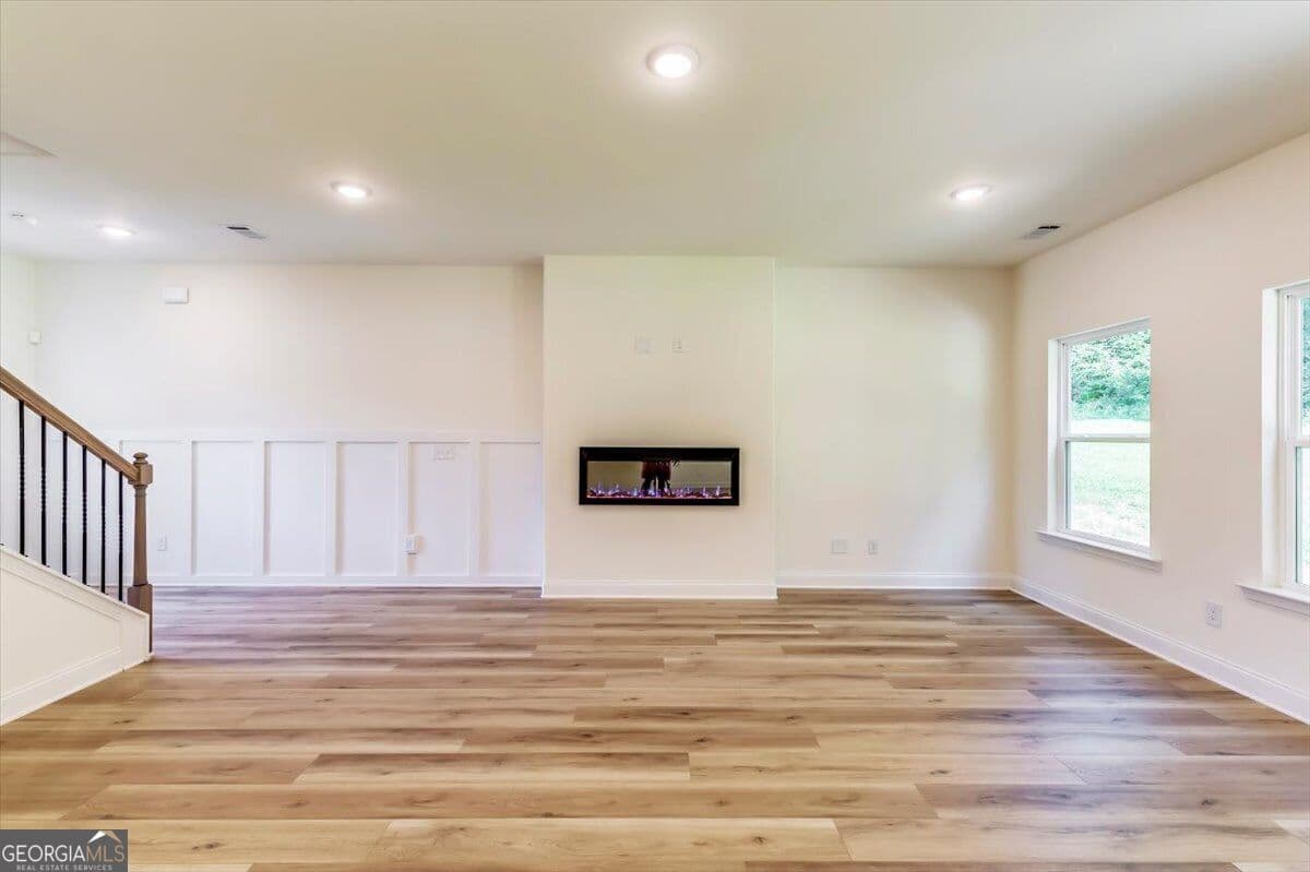 3 bedroom, 2.5 bathroom, 1,966 sq ft single family residence for sale at 427 Windy Lane, Jonesboro, GA 30238 — photo 5
