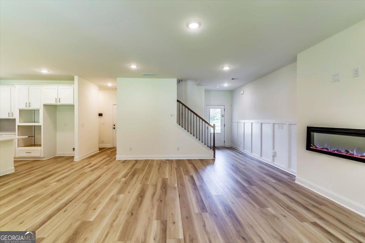 3 bedroom, 2.5 bathroom, 1,966 sq ft single family residence for sale at 427 Windy Lane, Jonesboro, GA 30238 — photo 8