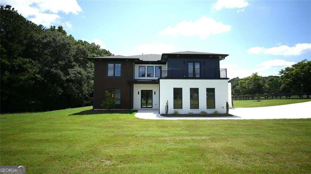 4 bedroom, 4.5 bathroom, 4,712 sq ft single family residence for sale at 3295 Kelly Glen Court, Dacula, GA 30019 — photo 2
