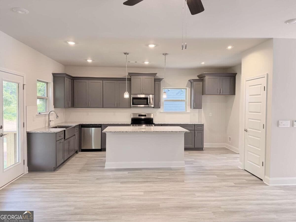 6 bedroom, 4.5 bathroom, 3,681 sq ft single family residence for sale at 442 Magnolia Grove Place, Cornelia, GA 30531 — photo 10