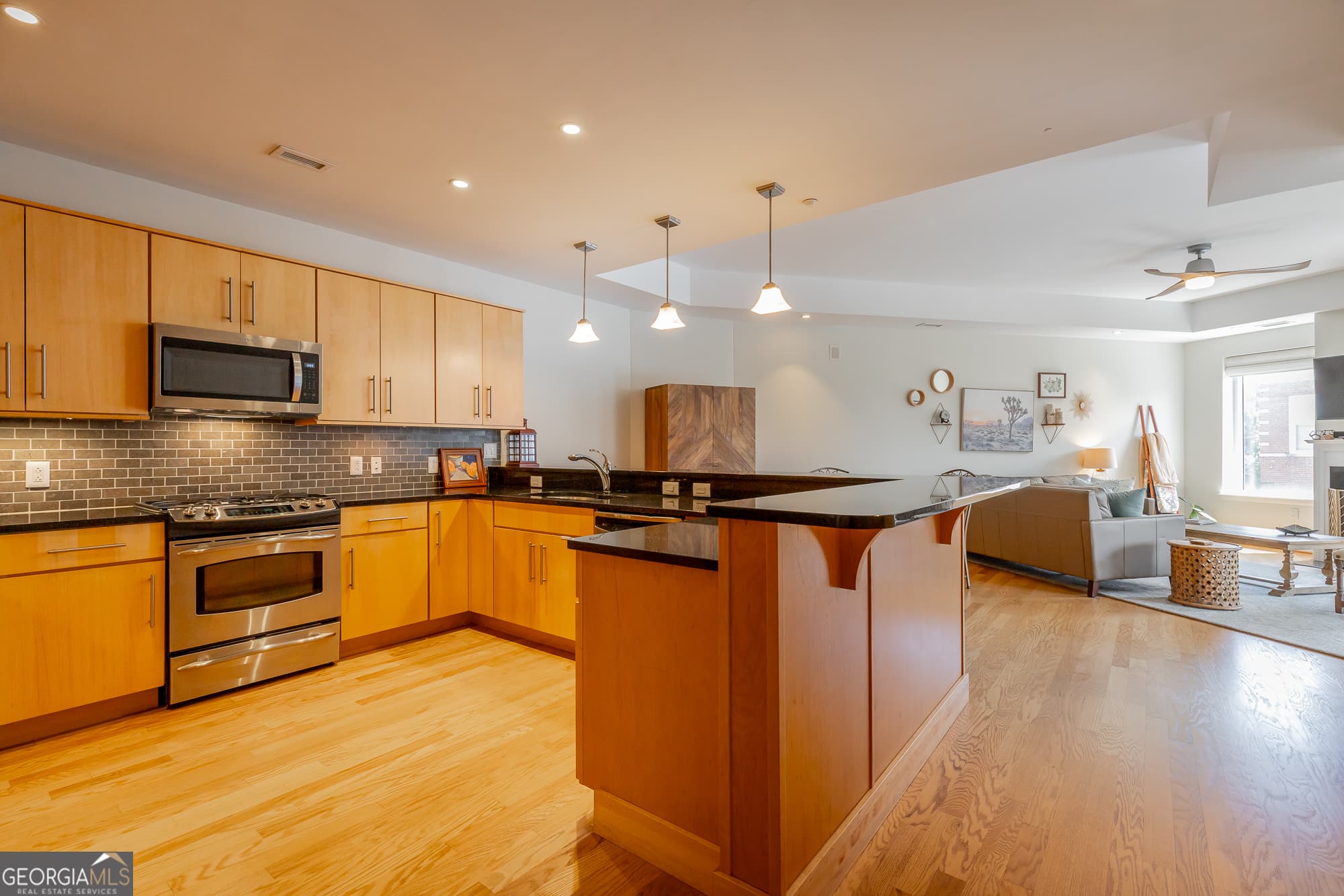 1 bedroom, 1.5 bathroom, 1,251 sq ft condominium for sale at 4 Cherokee Boulevard, Chattanooga, TN 37405 — photo 2