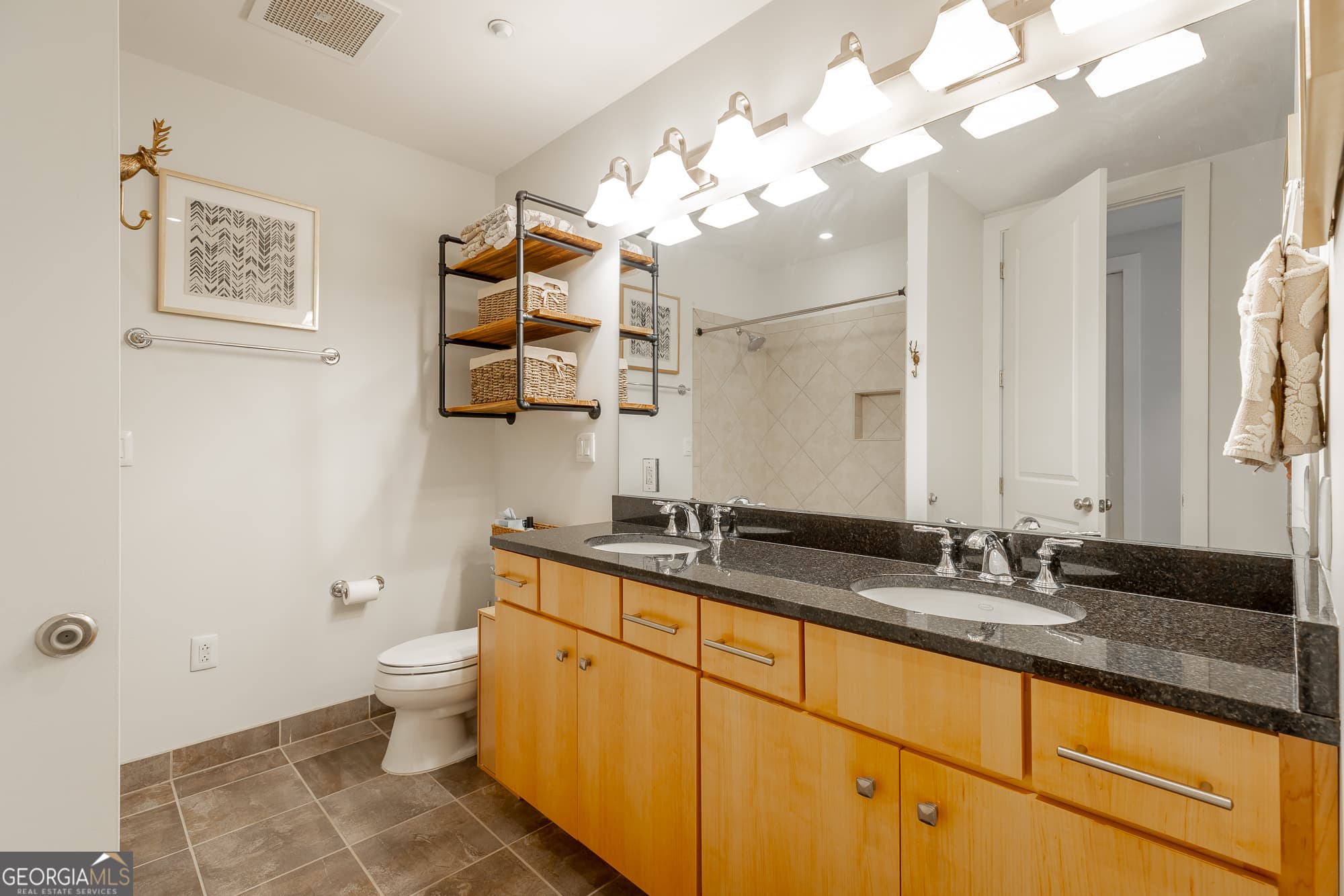 1 bedroom, 1.5 bathroom, 1,251 sq ft condominium for sale at 4 Cherokee Boulevard, Chattanooga, TN 37405 — photo 4