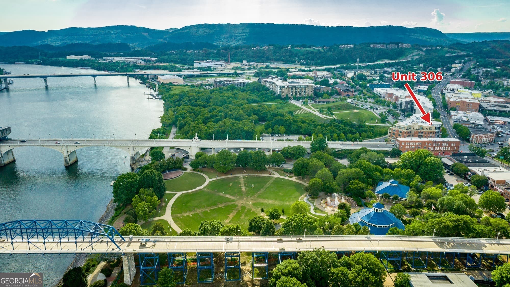1 bedroom, 1.5 bathroom, 1,251 sq ft condominium for sale at 4 Cherokee Boulevard, Chattanooga, TN 37405 — photo 8