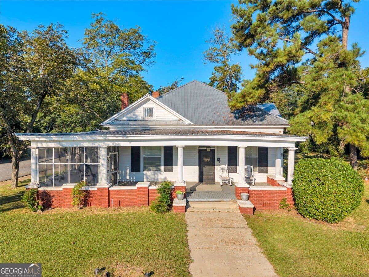 3 bedroom, 2 bathroom, 2,188 sq ft single family residence for sale at 412 S 3rd Street, Cordele, GA 31015 — photo 2