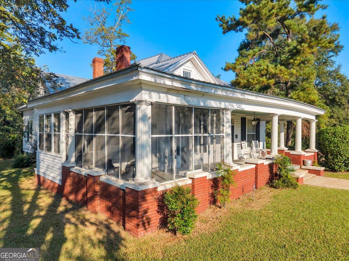 3 bedroom, 2 bathroom, 2,188 sq ft single family residence for sale at 412 S 3rd Street, Cordele, GA 31015 — photo 6