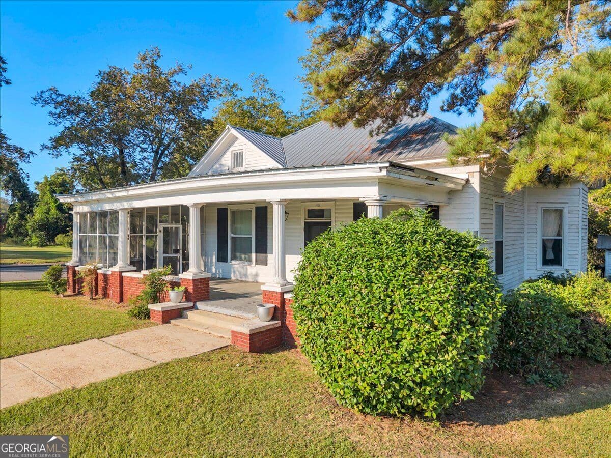 3 bedroom, 2 bathroom, 2,188 sq ft single family residence for sale at 412 S 3rd Street, Cordele, GA 31015 — photo 3