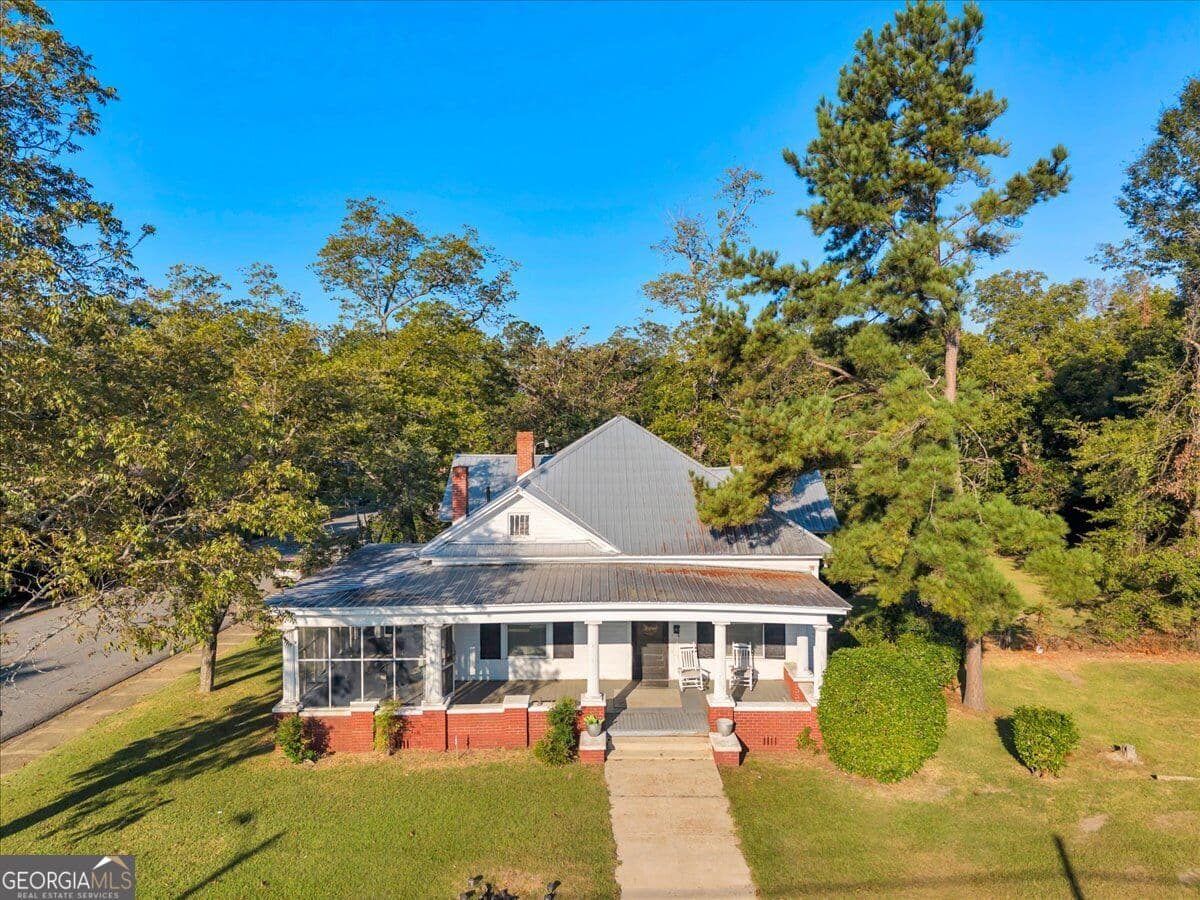 3 bedroom, 2 bathroom, 2,188 sq ft single family residence for sale at 412 S 3rd Street, Cordele, GA 31015