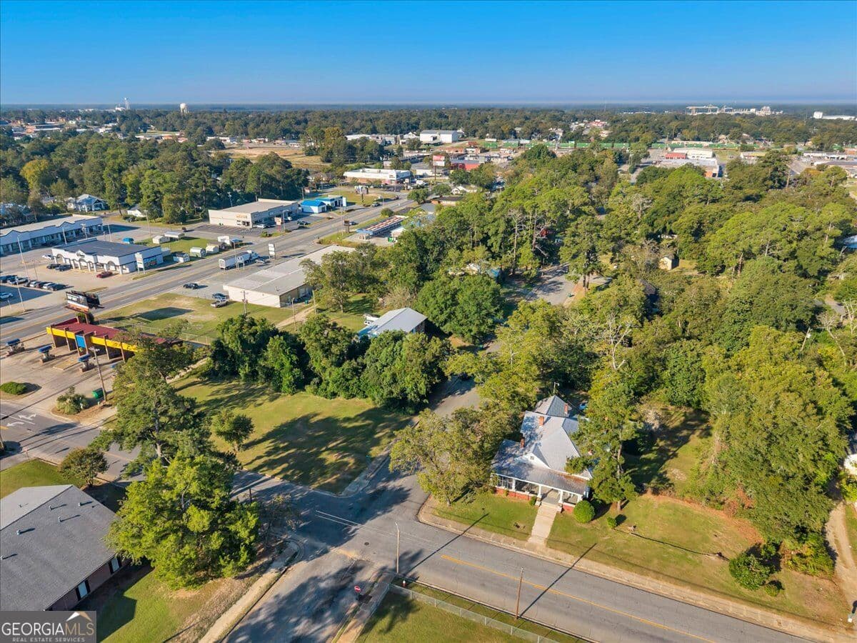 3 bedroom, 2 bathroom, 2,188 sq ft single family residence for sale at 412 S 3rd Street, Cordele, GA 31015 — photo 8