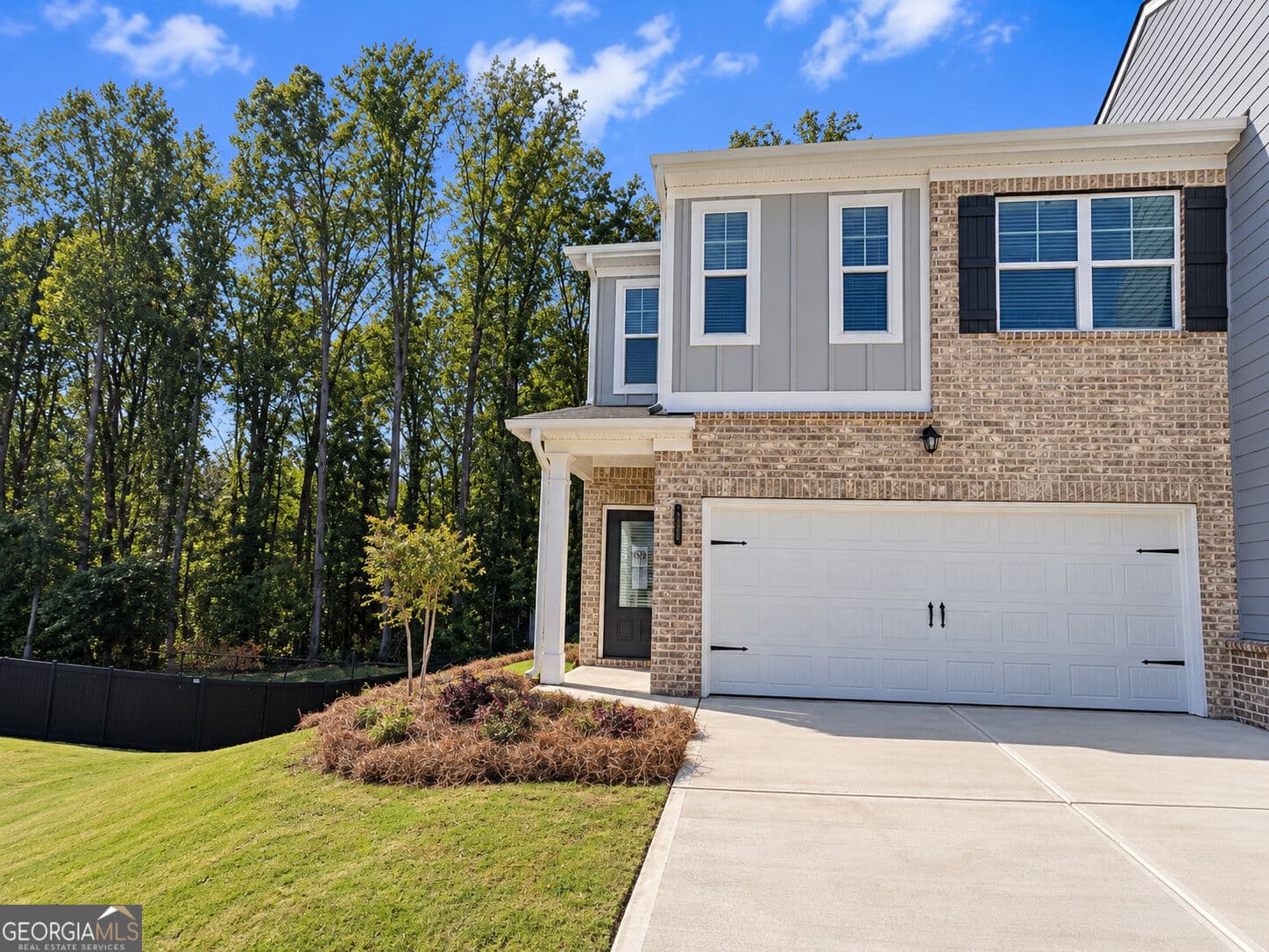 3 bedroom, 2.5 bathroom townhouse for sale at 6424 Towhee Way, Morrow, GA 30260 — photo 1 of 25