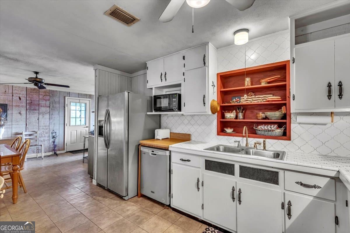 3 bedroom, 2 bathroom, 1,456 sq ft single family residence for sale at 523 Hickory Bluff Drive, Waverly, GA 31565 — photo 4