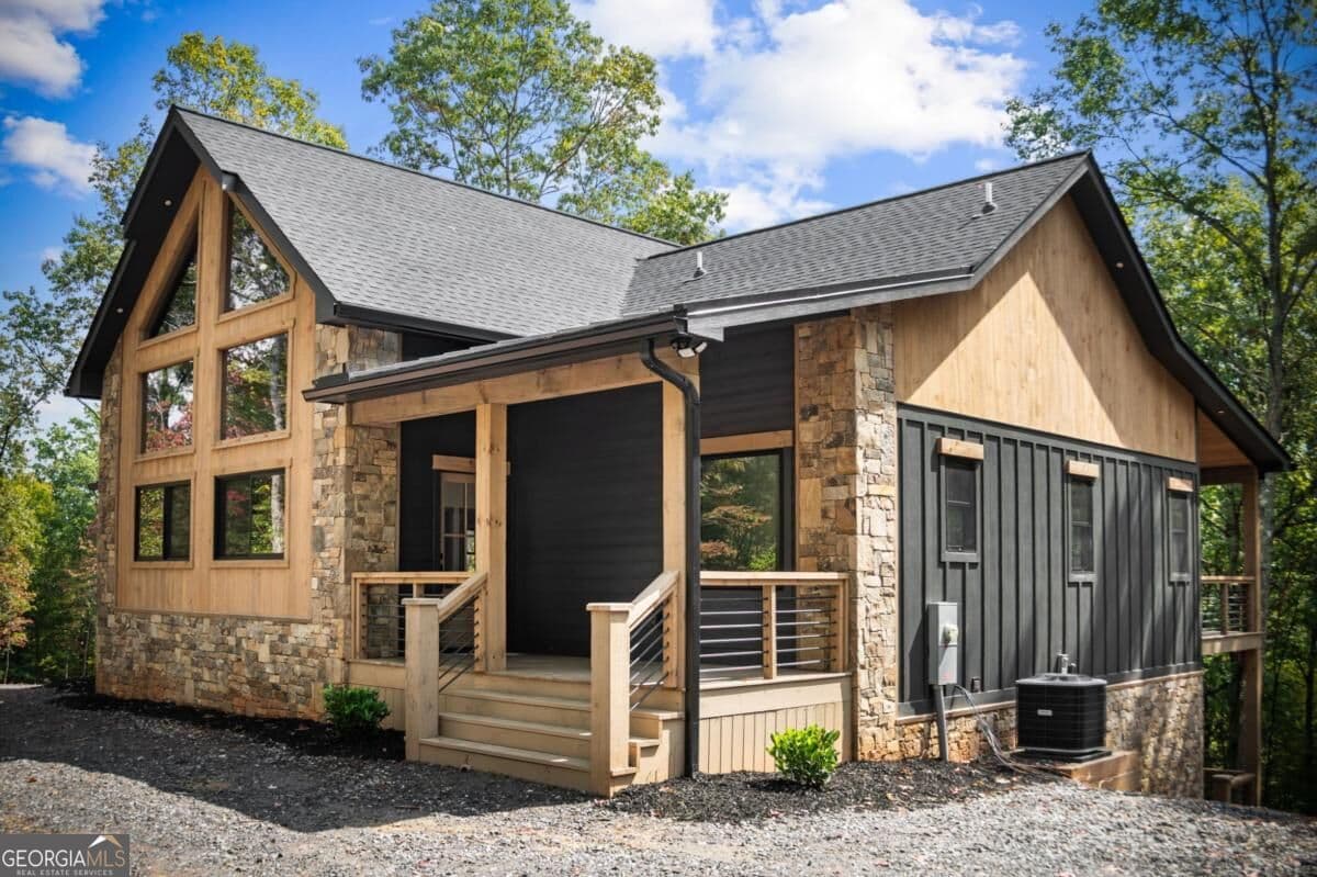 4 bedroom, 6.5 bathroom, 3,680 sq ft cabin,single family residence for sale at 164 Brook Lane, Mineral Bluff, GA 30559 — photo 2
