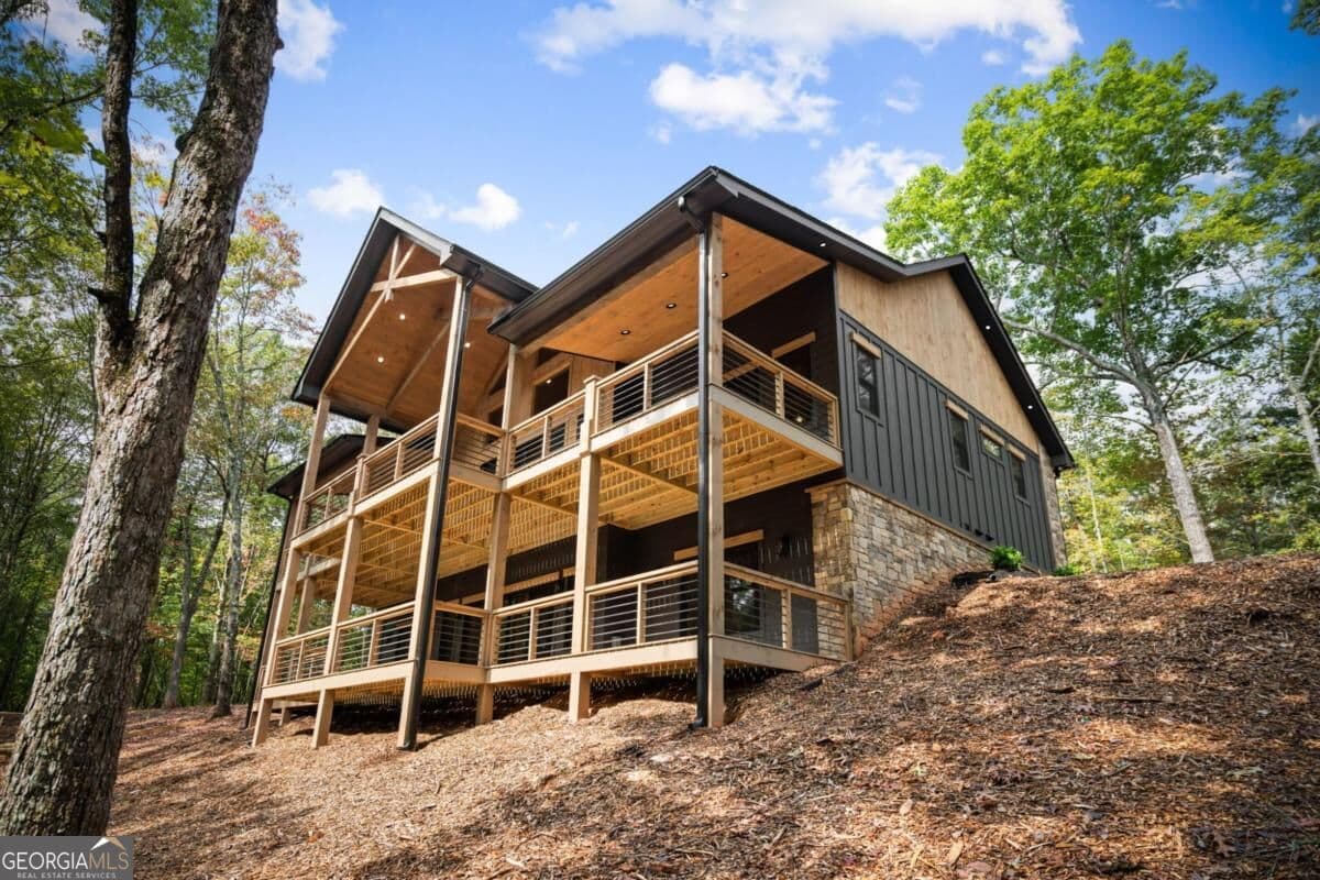 4 bedroom, 6.5 bathroom, 3,680 sq ft cabin,single family residence for sale at 164 Brook Lane, Mineral Bluff, GA 30559 — photo 1 of 17