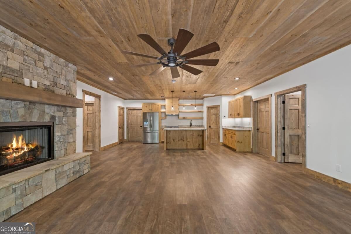 4 bedroom, 6.5 bathroom, 3,680 sq ft cabin,single family residence for sale at 164 Brook Lane, Mineral Bluff, GA 30559 — photo 5