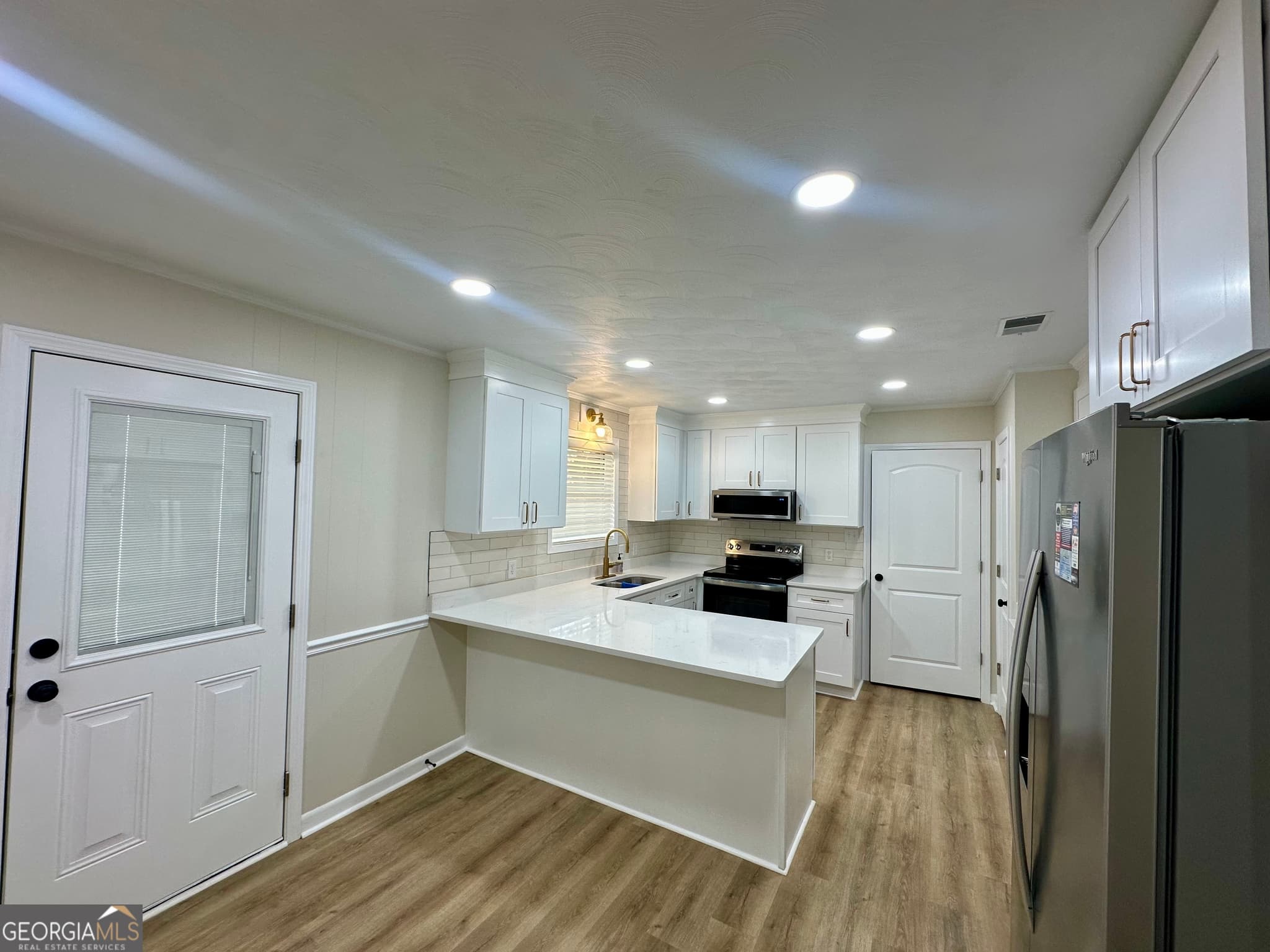 4 bedroom, 2 bathroom, 1,631 sq ft single family residence for sale at 72 W Tenth Street, Mcrae-Helena, GA 31037 — photo 4