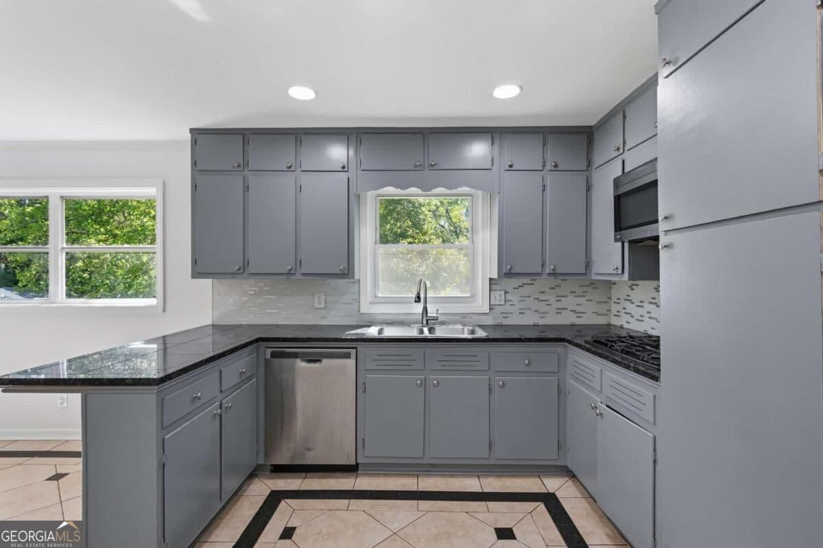 4 bedroom, 3 bathroom, 2,296 sq ft single family residence for sale at 2741 Elkhart Circle, Marietta, GA 30064 — photo 6