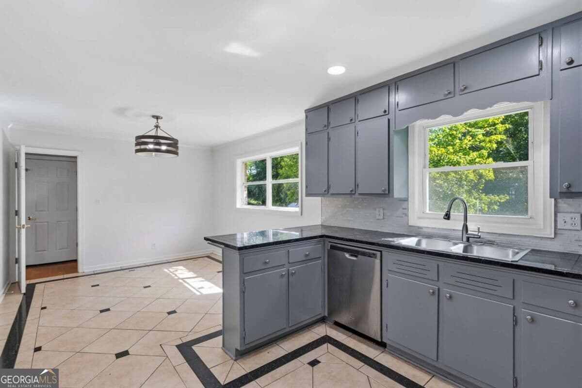 4 bedroom, 3 bathroom, 2,296 sq ft single family residence for sale at 2741 Elkhart Circle, Marietta, GA 30064 — photo 7