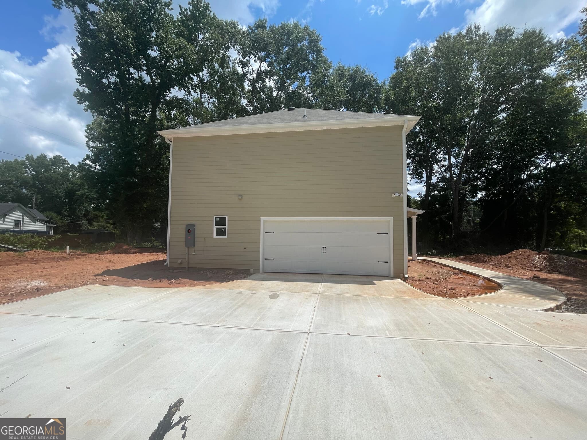 4 bedroom, 2.5 bathroom, 1,856 sq ft single family residence for sale at 11 E Reynolds Street, Newnan, GA 30263 — photo 6