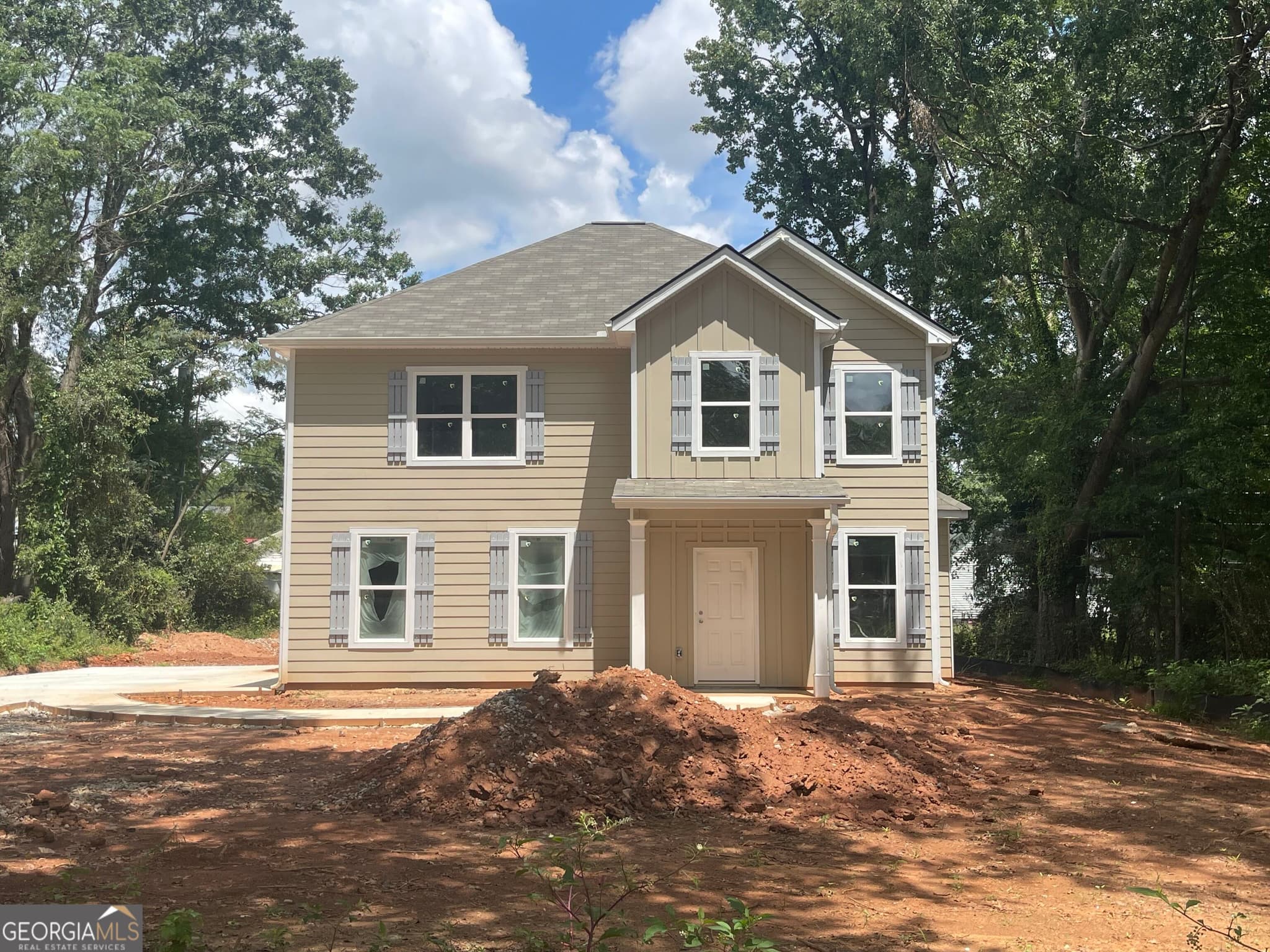 4 bedroom, 2.5 bathroom, 1,856 sq ft single family residence for sale at 11 E Reynolds Street, Newnan, GA 30263 — photo 1 of 43