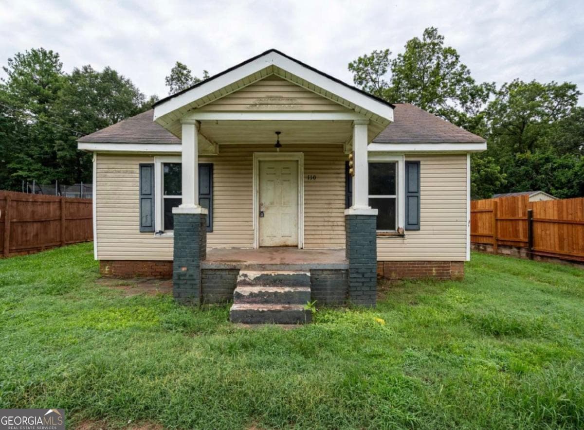 2 bedroom, 1 bathroom, 944 sq ft single family residence sold at 110 Elizabeth Street, Griffin, GA 30223