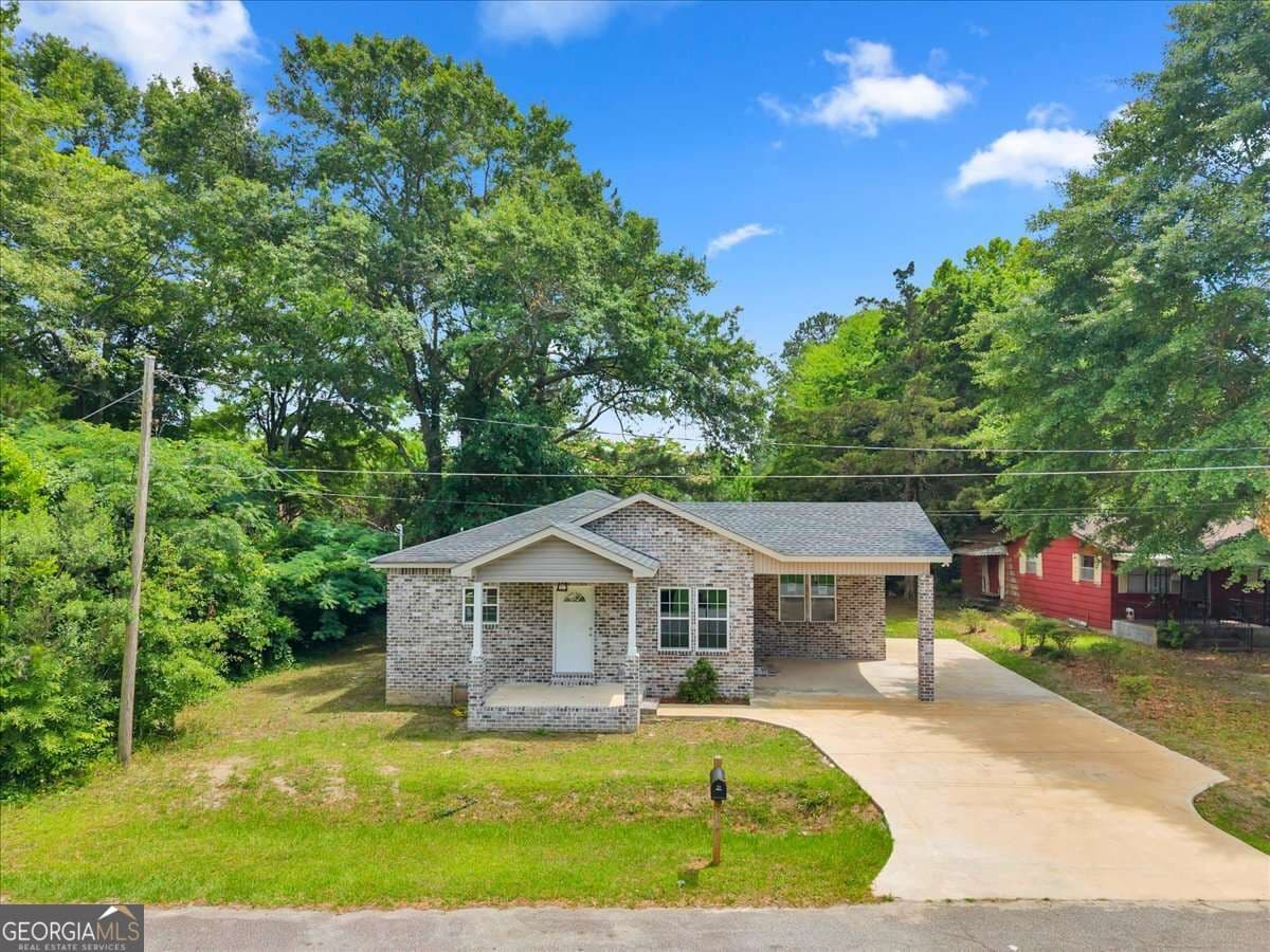 4 bedroom, 2 bathroom, 1,616 sq ft single family residence for sale at 104 Robinson Street, Byron, GA 31008 — photo 1 of 41