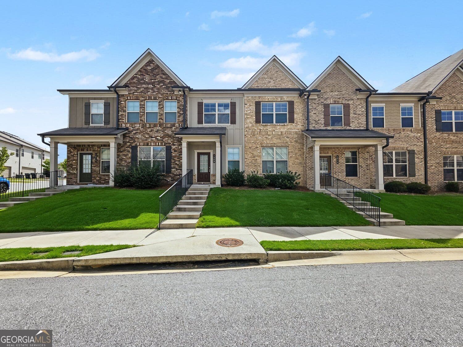 3 bedroom, 2.5 bathroom, 2,268 sq ft townhouse for sale at 2969 Weyhill Trail, Buford, GA 30519 — photo 4