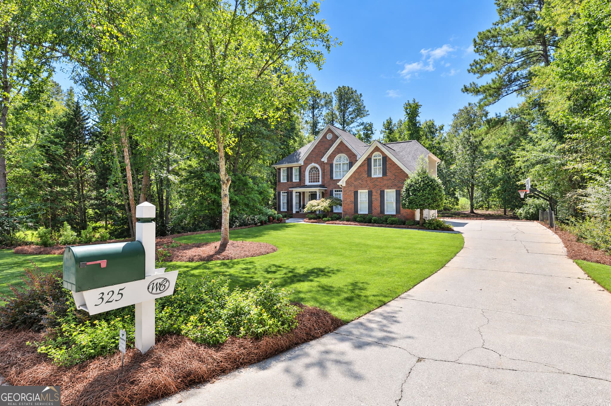 5 bedroom, 3.5 bathroom, 3,784 sq ft single family residence for sale at 325 Stonehaven Drive, Fayetteville, GA 30215 — photo 3