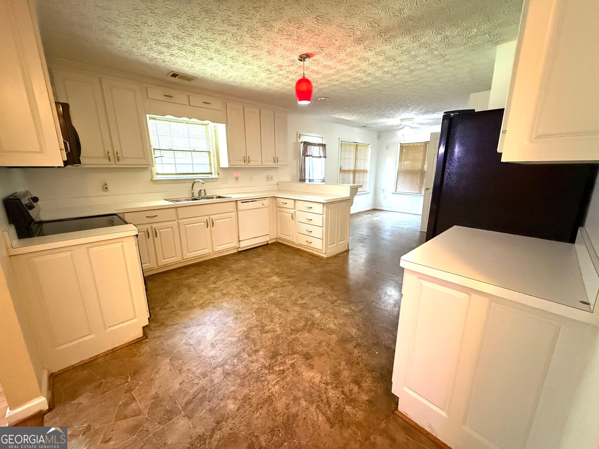 3 bedroom, 2 bathroom, 1,838 sq ft single family residence for rent at 25 Brookstone Court, Covington, GA 30016 for $1,900 a month — photo 4